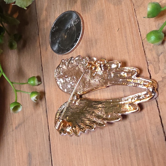 New Ethereal Irradescent crystal Lavender Purple Wing brooch Pin - Picture 3 of 5